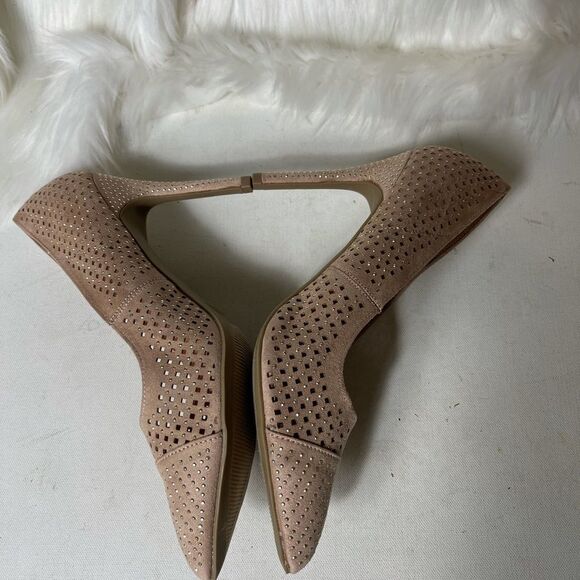 Report Jakee light pink perforated heels embellished with silver studs s… - Picture 4 of 7